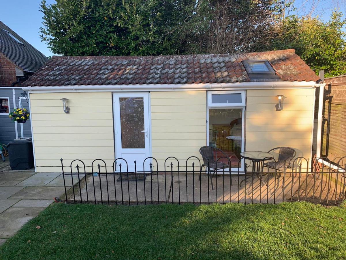 Cosy 1 Bed Garden Annexe Apartment Colchester Bagian luar foto