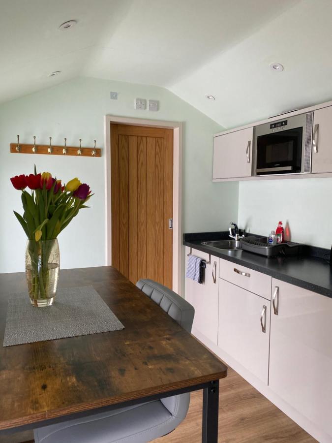 Cosy 1 Bed Garden Annexe Apartment Colchester Bagian luar foto